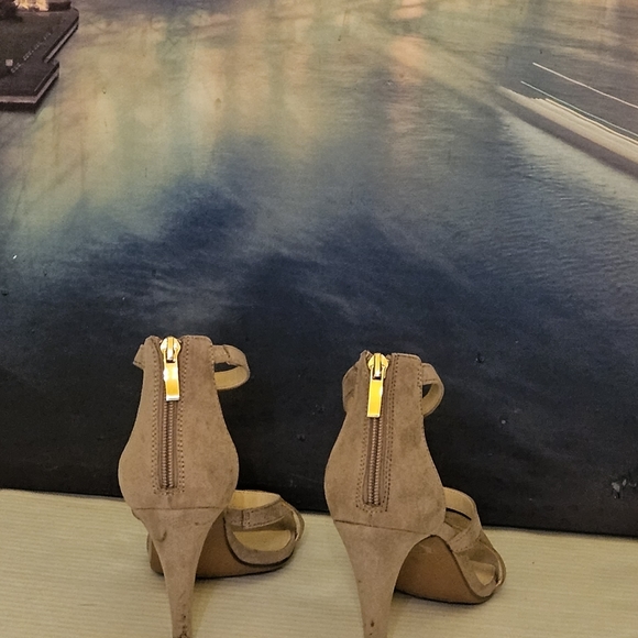 Kelly & Katie Heels - Picture 11 of 14